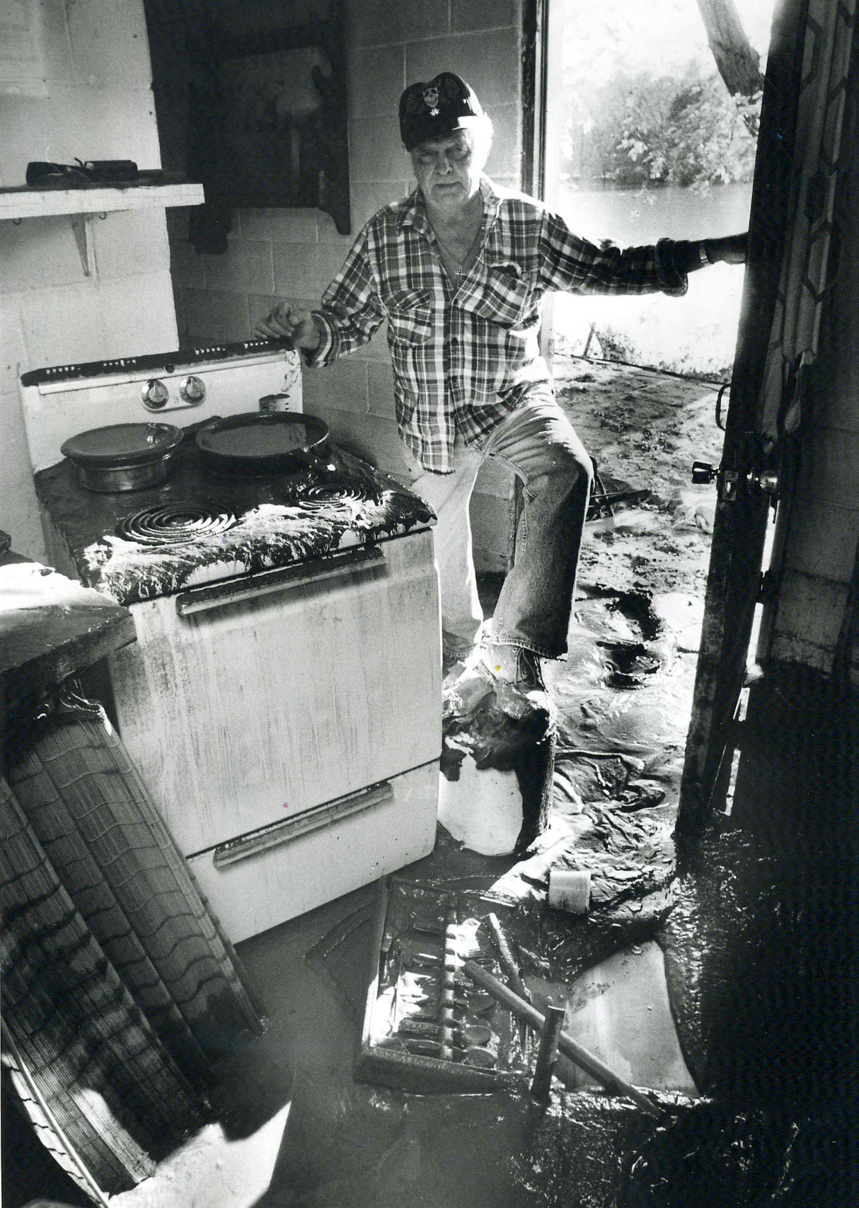 1985-11-07 Flood of 1985 - 29